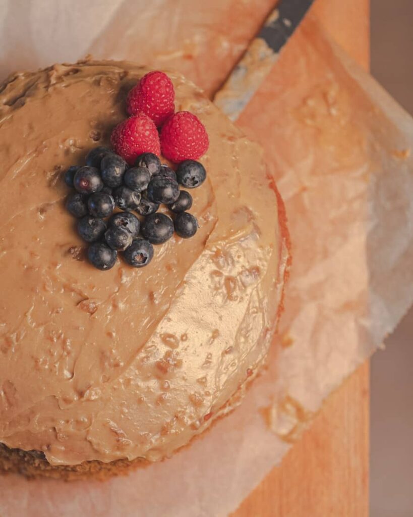 layer cake vanille chocolat blanc fruits rouge