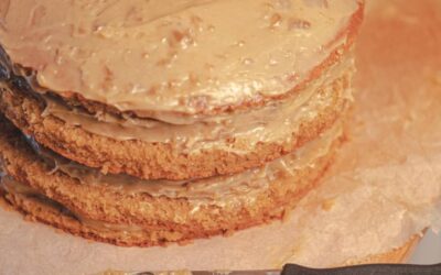 Laker cake à la vanille, chocolat blanc et fruits rouges