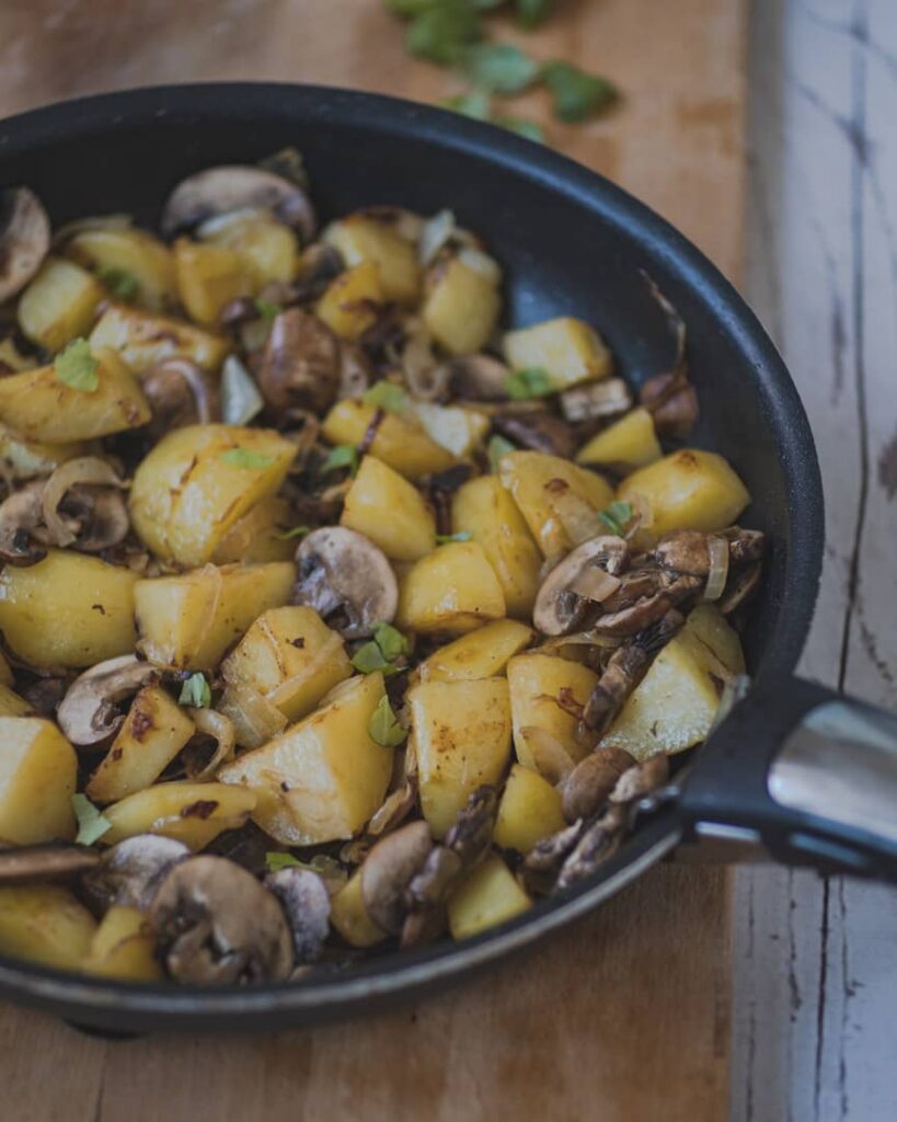 poelee vegan pommes de terre champignons