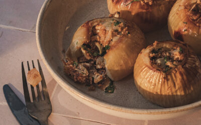 Oignons farcis et rôtis au four